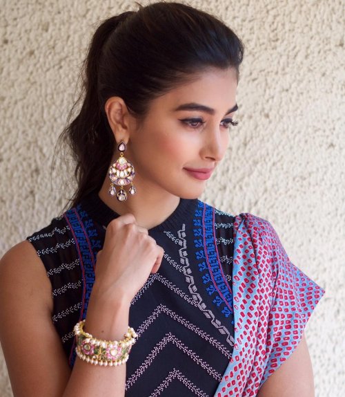 Pooja hegde says---Elegance is the only beauty that never fades"-Audrey Hepburn...Do everything in life with style,class and elegance , Even if it's dancing on the silk with
