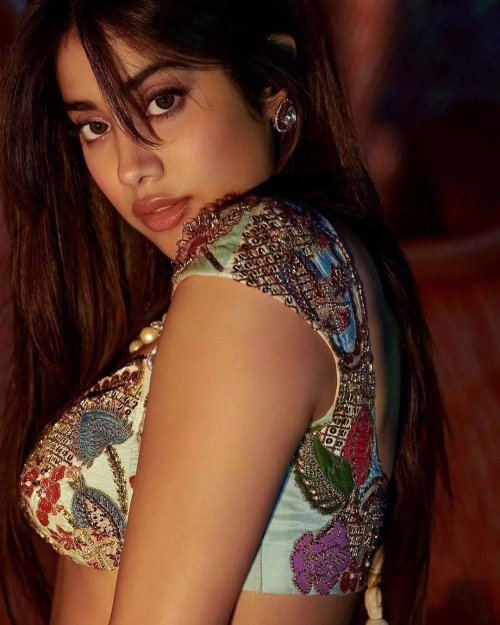 Hot and Good Looking Actress Janhvi Kapoor