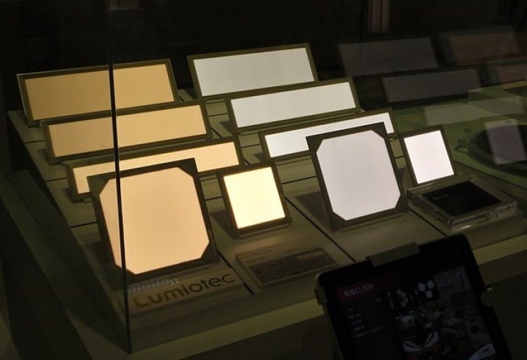 OLED : organic light-emitting diode